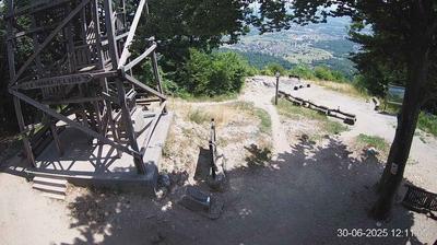 Zadnja slika ob 12h: Koča na Planini nad Vrhniko