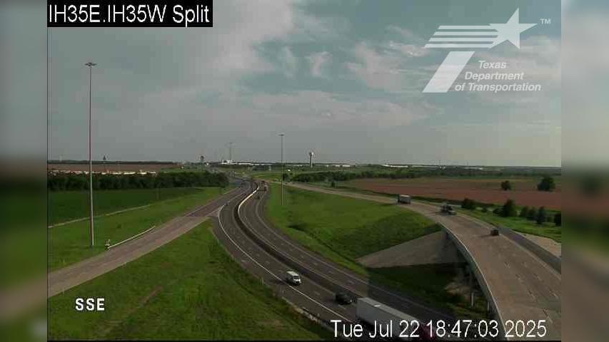 Traffic Cam Carl's Corner › North: I35E.I35W-Waco