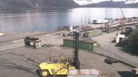 Letzte Tageslichtansicht von Whittier: loading area & barge
