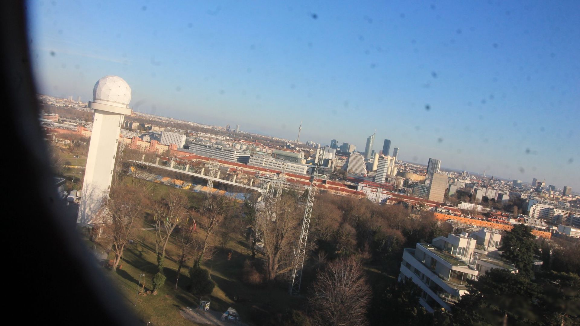 Traffic Cam Dobling › South-West: Central Institute for Meteorology and Geodynamics - Hohe Warte Stadium - Millennium Tower - Donauturm - Vienna - Tattendorf - Steinfeld - Teesdorf - Hohe Wand - Schneeberg