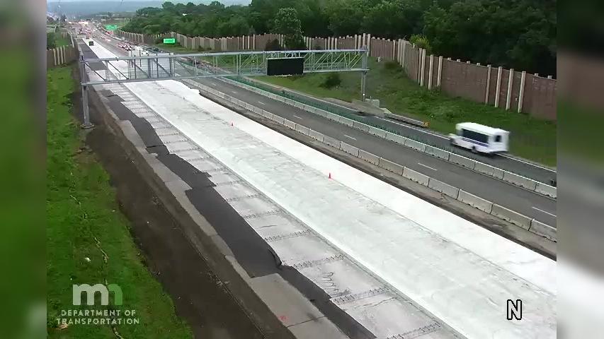 Traffic Cam Burnsville: I-35W SB - Pkwy