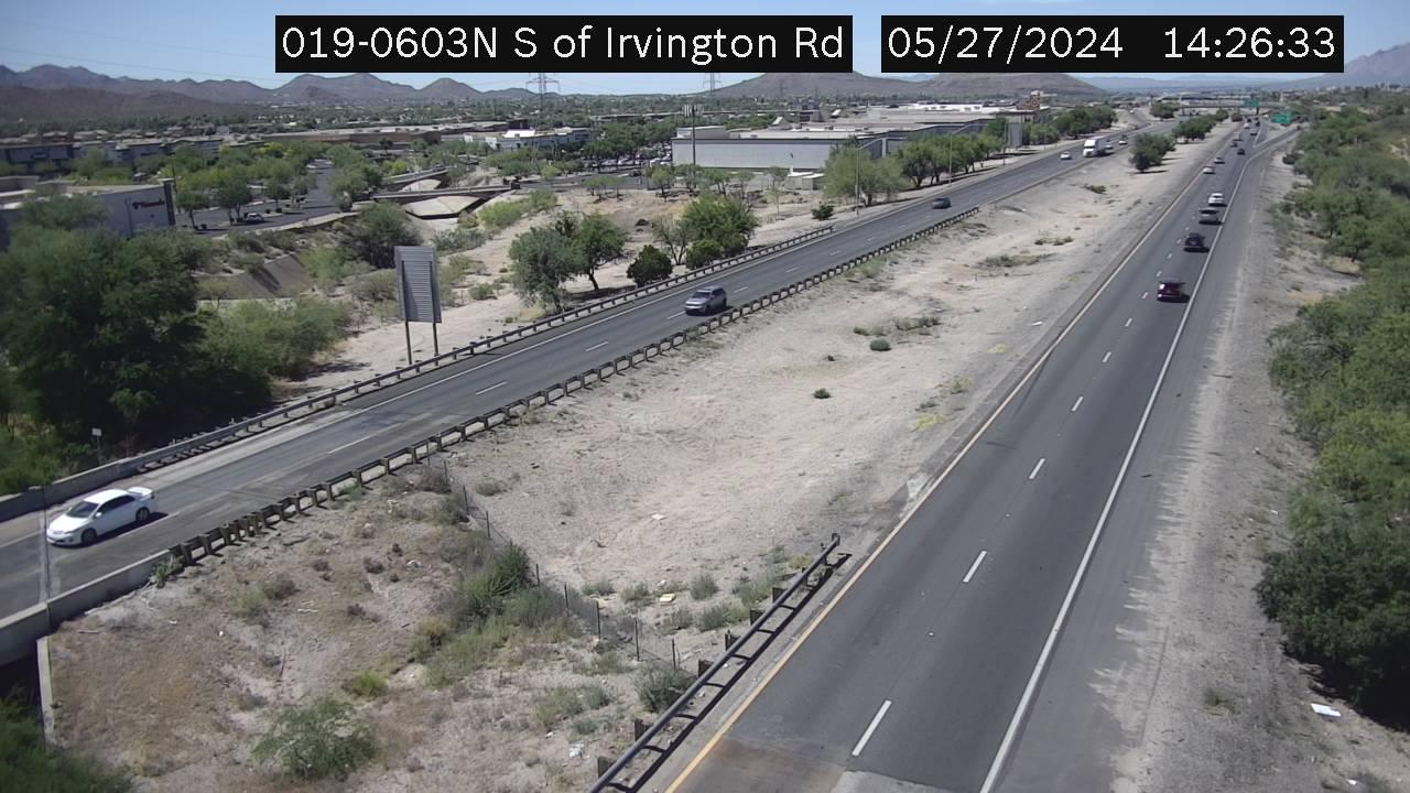 Traffic Cam Tucson › North: I-19 NB 60.30 @S of Irvington Rd