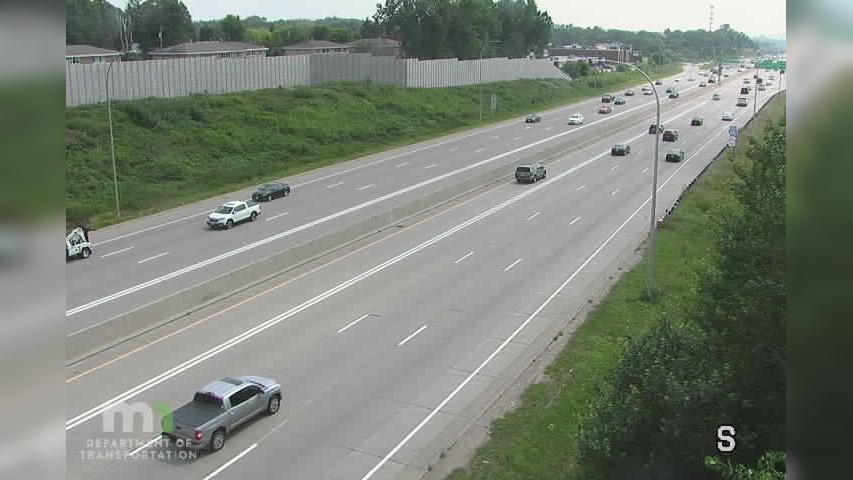 Traffic Cam Maplewood: I-35E: I-35E SB @ Roselawn Ave