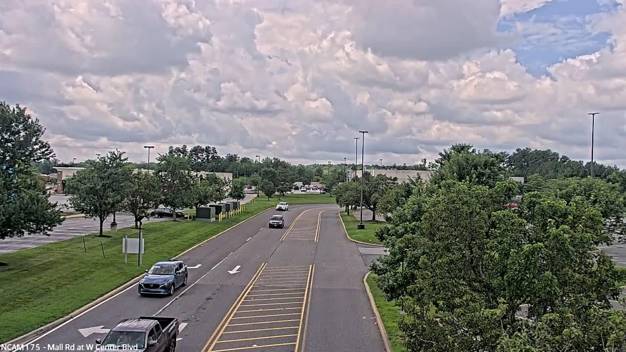 Traffic Cam Balsam Terrace: MALL RD @ W. CENTER BLVD