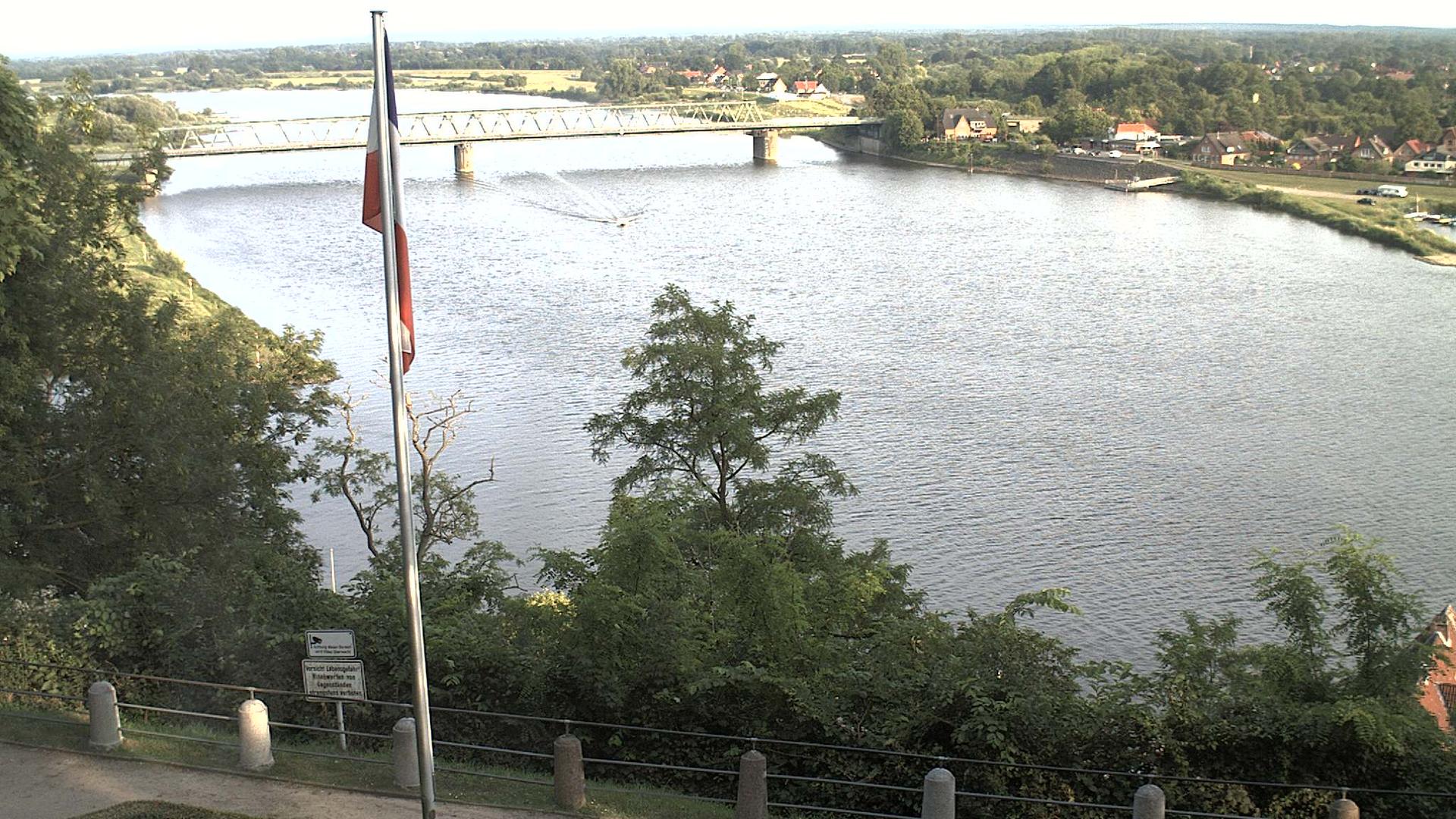 Lauenburg: Scenic Elbe River View Webcam
