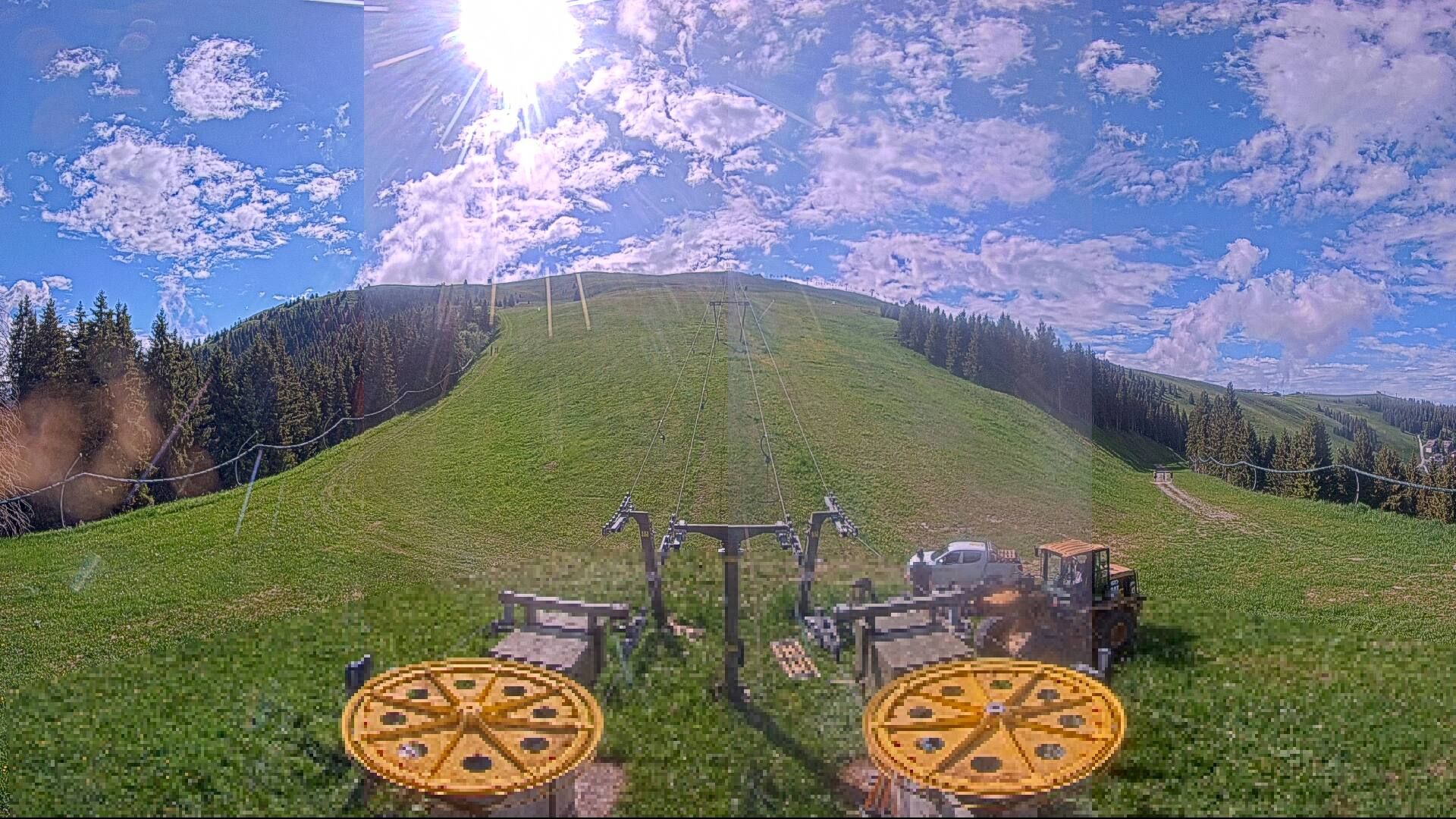 Traffic Cam Castione della Presolana: Presolana Monte Pora