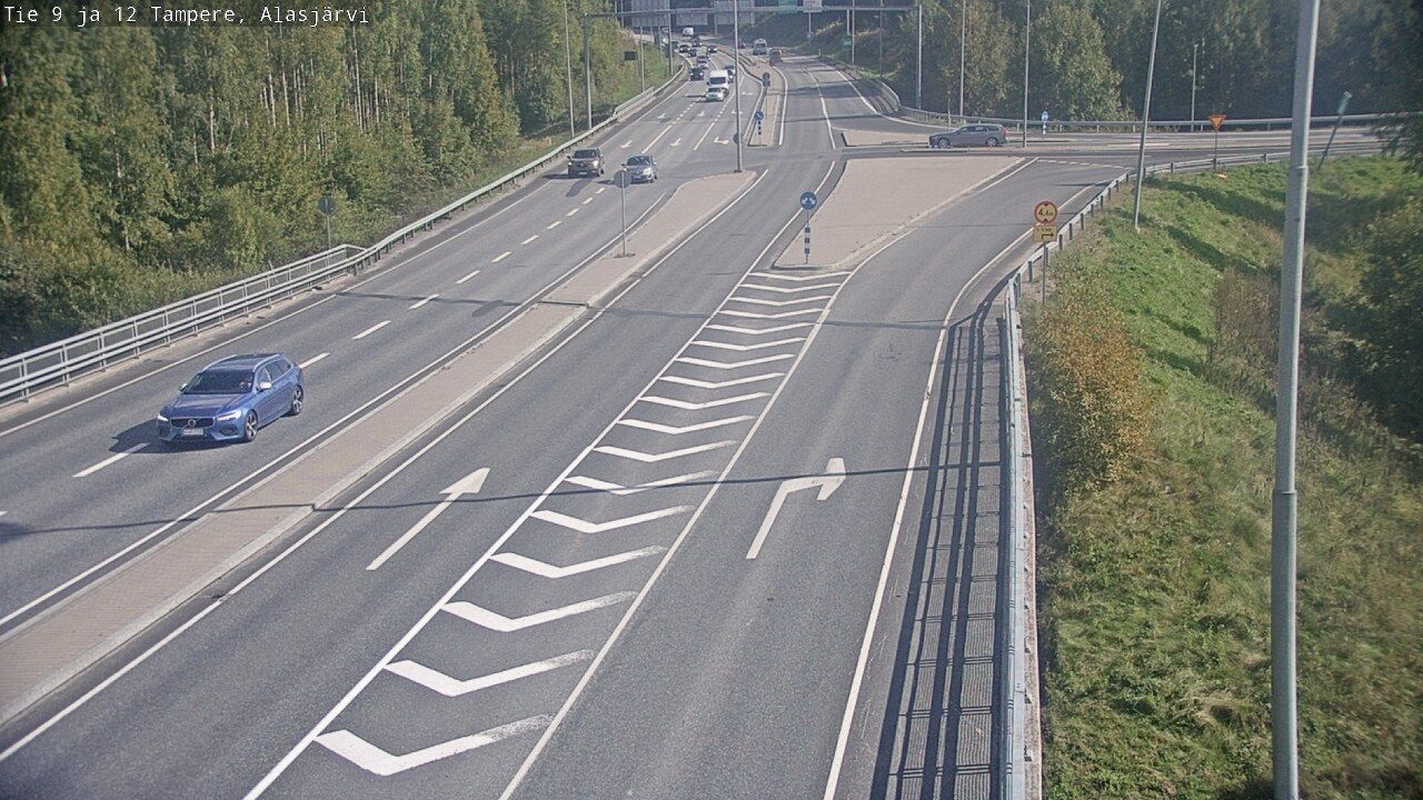 Traffic Cam Tampere: Tie - Alasjärvi - Tie 12 Lahteen