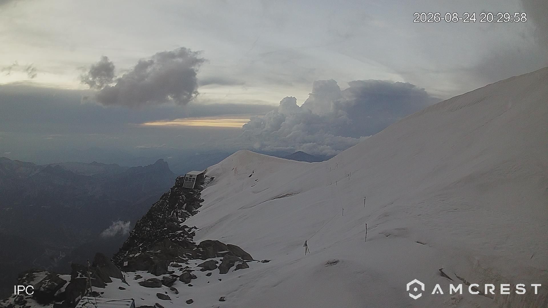 Traffic Cam Saint-Gervais-les-Bains: Refuge du Goûter(3815m) - Mont Blanc