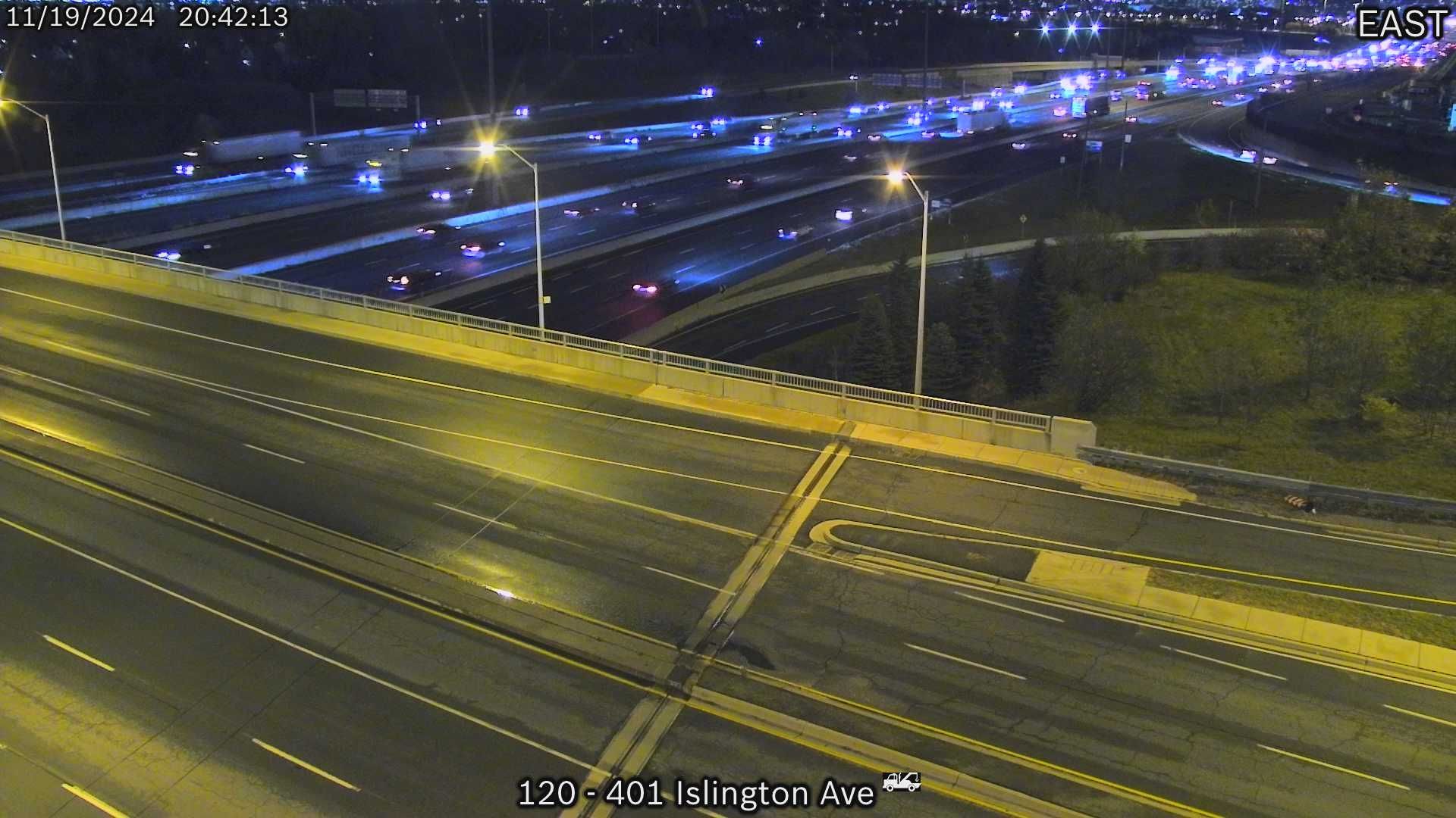 Traffic Cam Etobicoke: Highway 401 near Islington Avenue