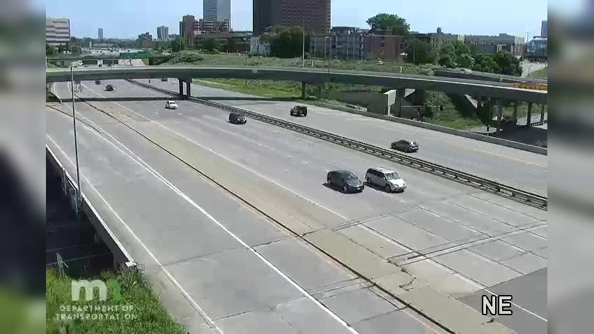 Traffic Cam Midtown Phillips: I-35W SB @ 3rd St
