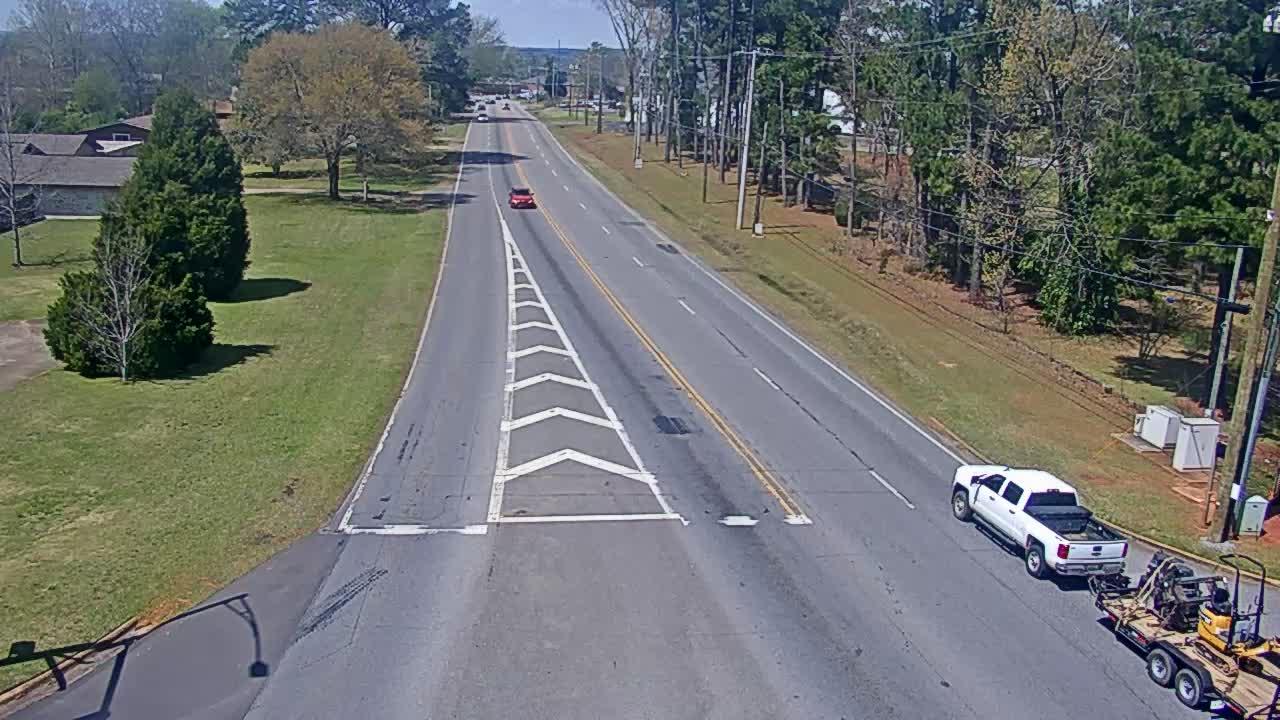 Traffic Cam Tuscaloosa › East: TUS-CAM-University-Brookhill
