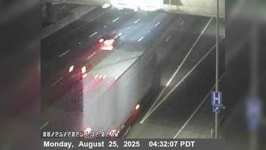 Traffic Cam San Leandro › South: TVB29 -- I-880 : AT MARINA BL