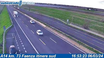Preview delle webcam di Faenza: A14 km. 73 - itinere sud