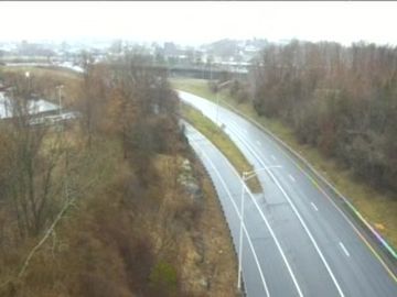 Traffic Cam New Britain › South: RT 9 South s/o Exit