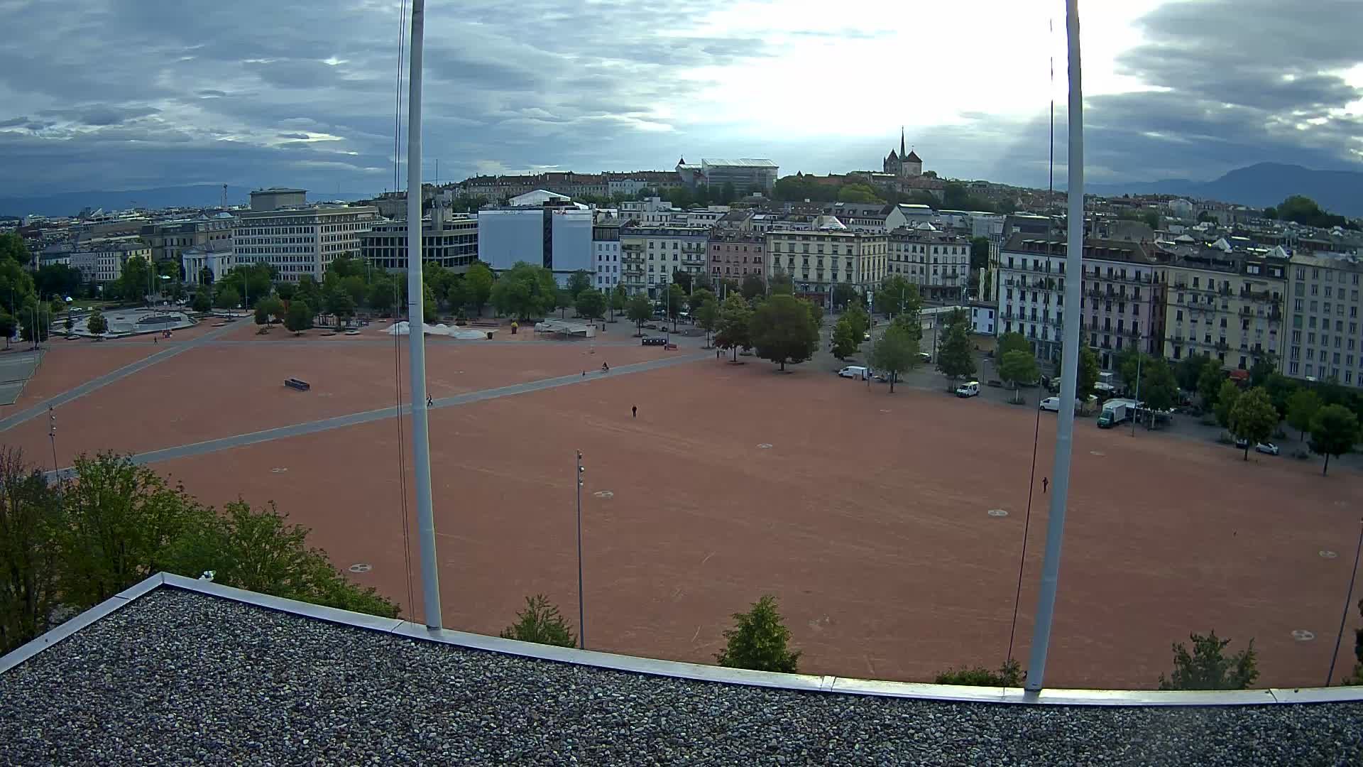 Genf › Nordosten: Genève Home information - Plaine de Plainpalais