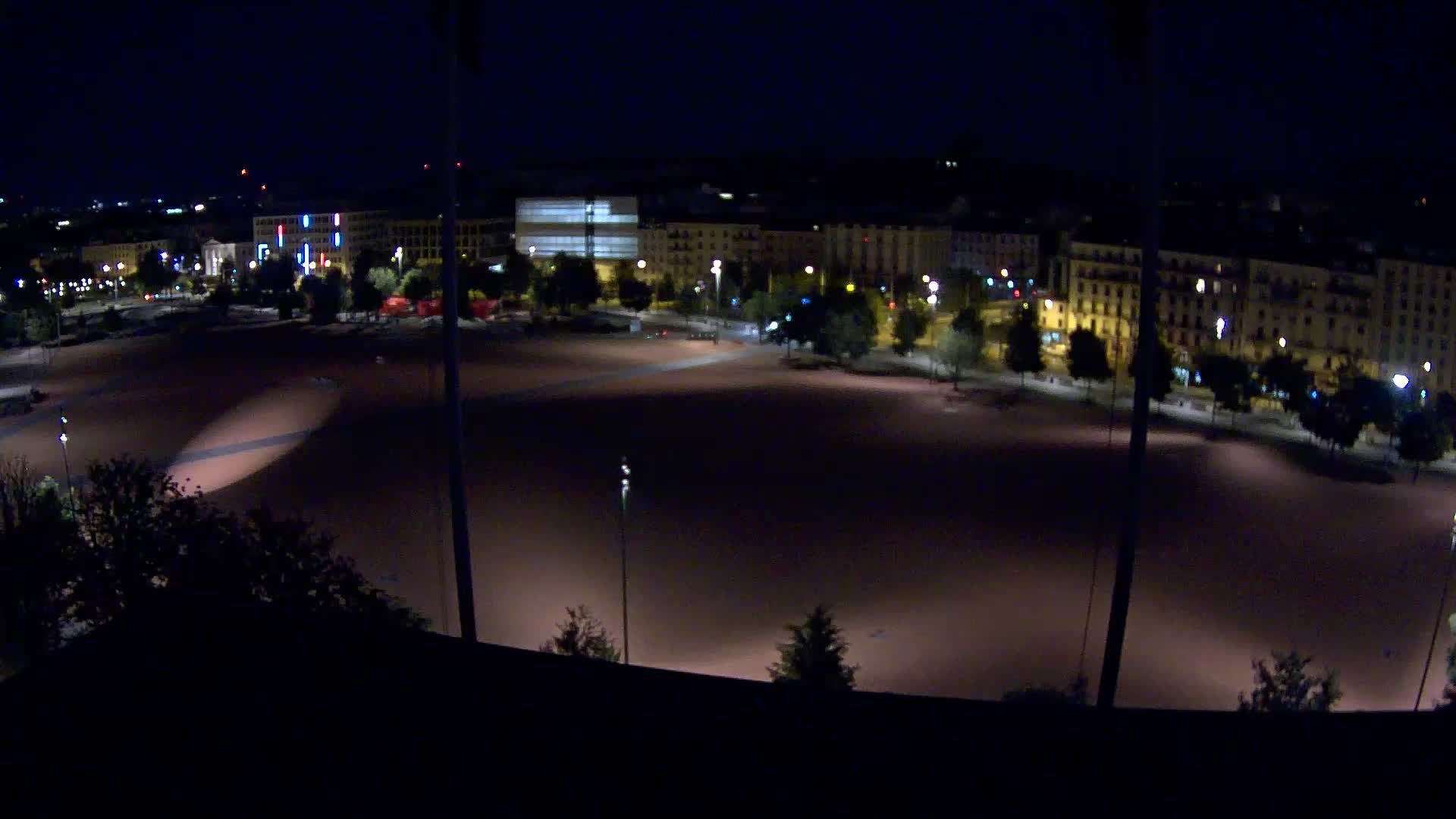 Genf › Nordosten: Genève Home information - Plaine de Plainpalais