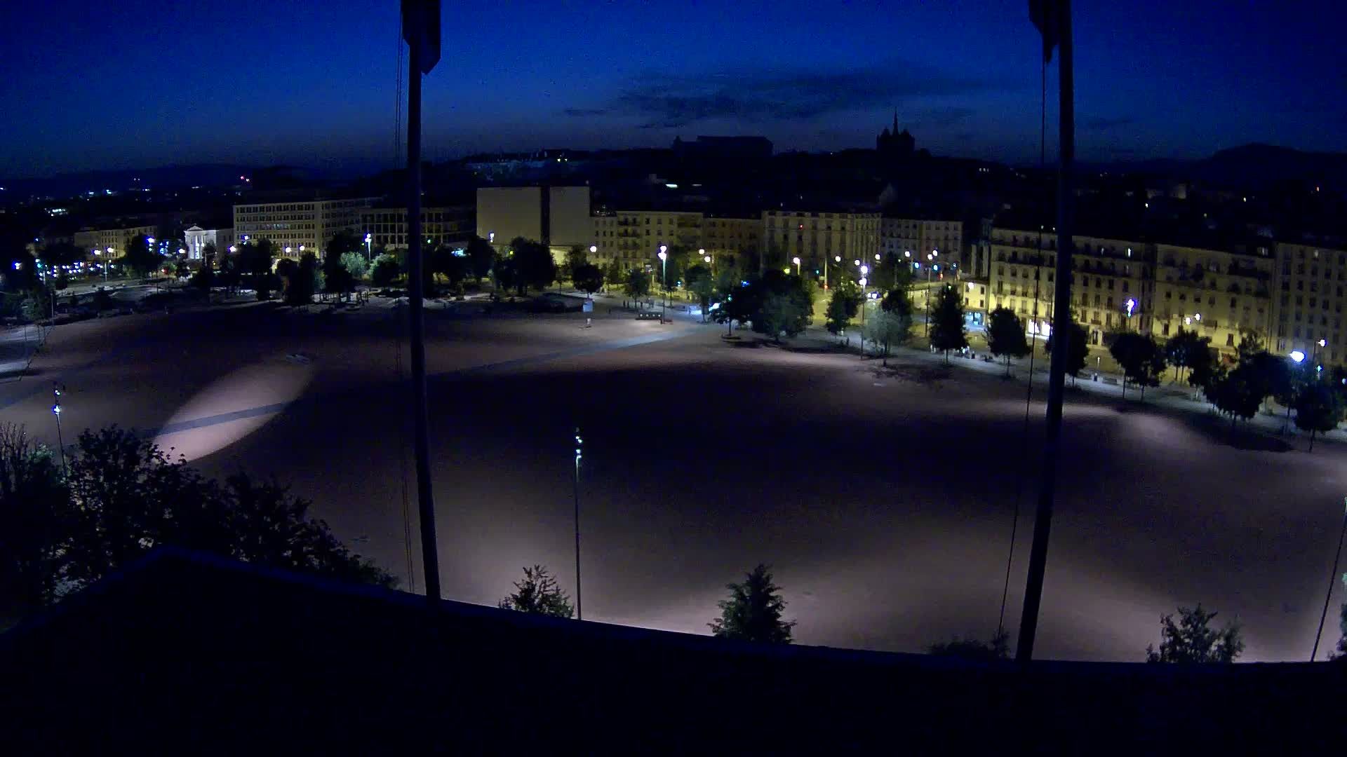 Genf › Nordosten: Genève Home information - Plaine de Plainpalais