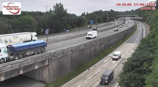 Traffic Cam Langstone: M4 eastbound at junction 24 (Coldra)