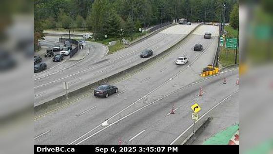 Traffic Cam West Vancouver › North: North end of Lions Gate Bridge, looking north
