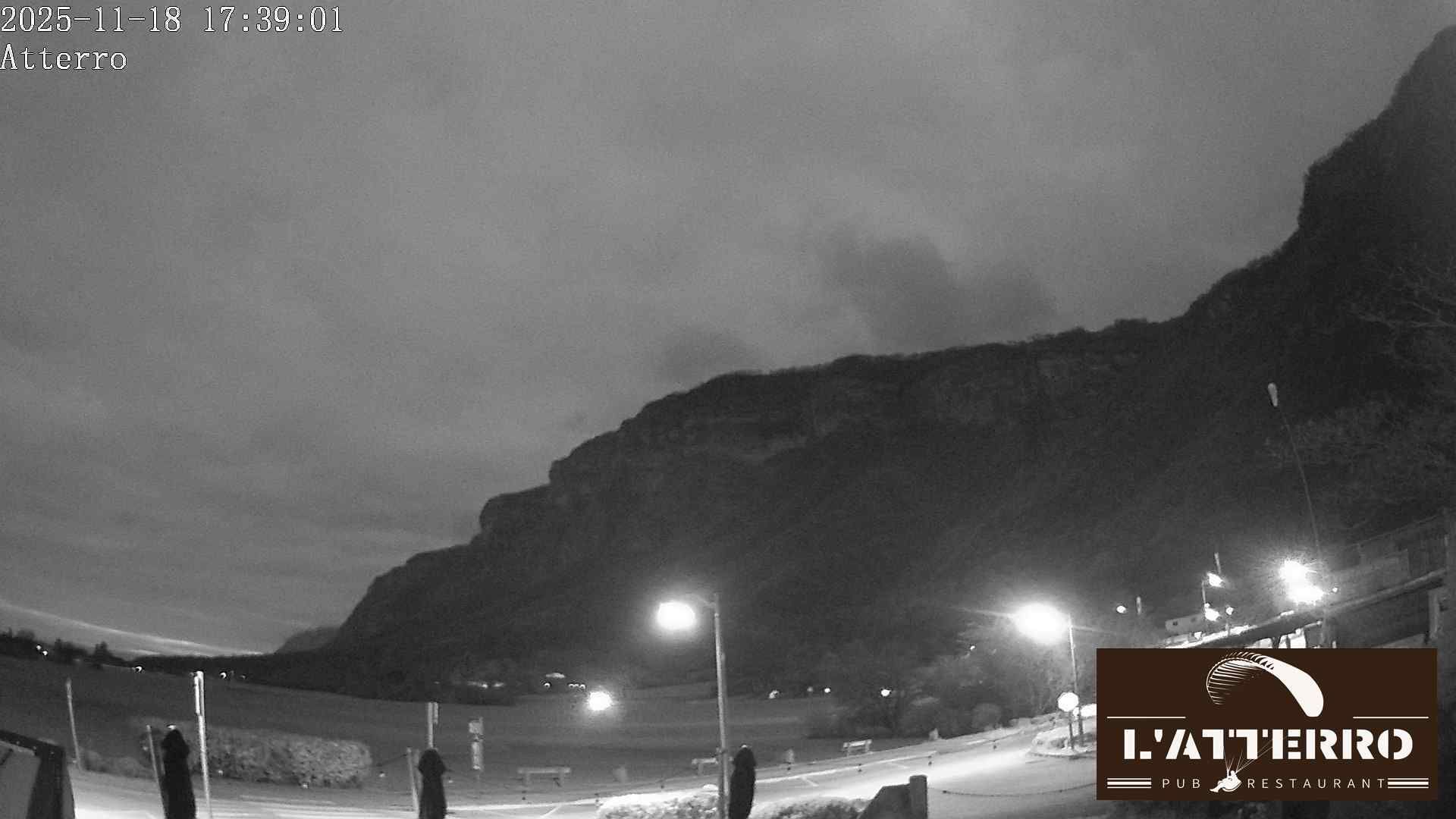 Traffic Cam Lumbin › West: Paragliding landing Lumbin / SaintHilaire