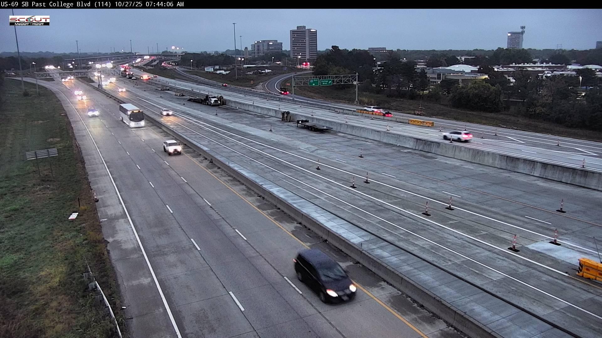 Traffic Cam Overland Park: US- S @ SOUTH OF COLLEGE