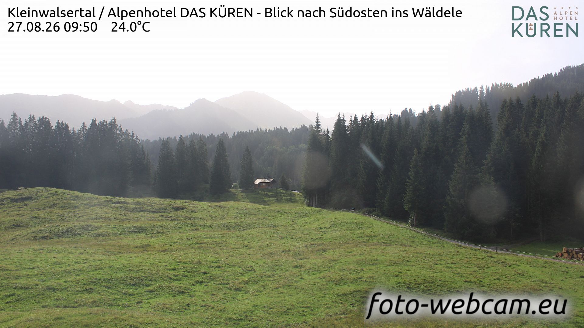 Traffic Cam Kleinwalsertal: Alpenhotel DAS KÜREN - Blick nach Südosten ins Wäldele