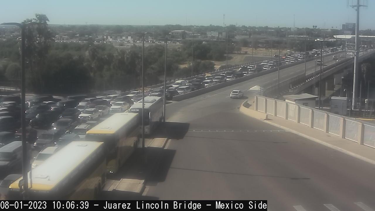 Traffic Cam Laredo: Puente Internacional Numero ll Juarez-Lincoln Nuevo Laredo - Laredo