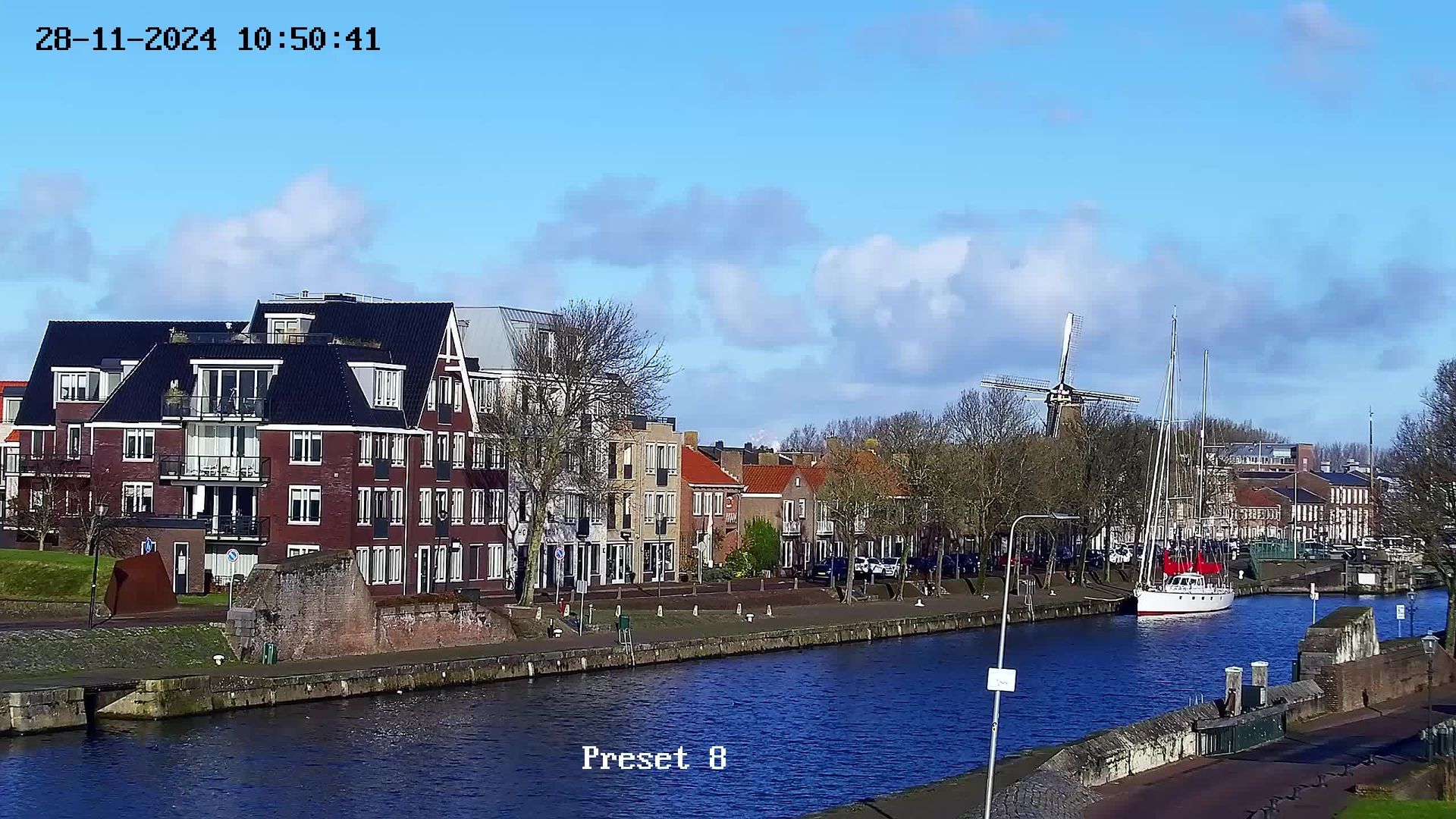 Traffic Cam Hellevoetsluis: Hellevoetsluis Lighthouse