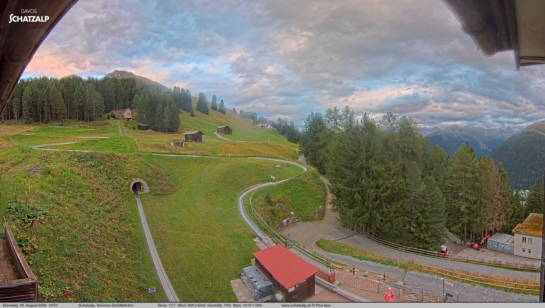 Davos: Sommer-Schlittelbahn, Blick zur Strelaalp