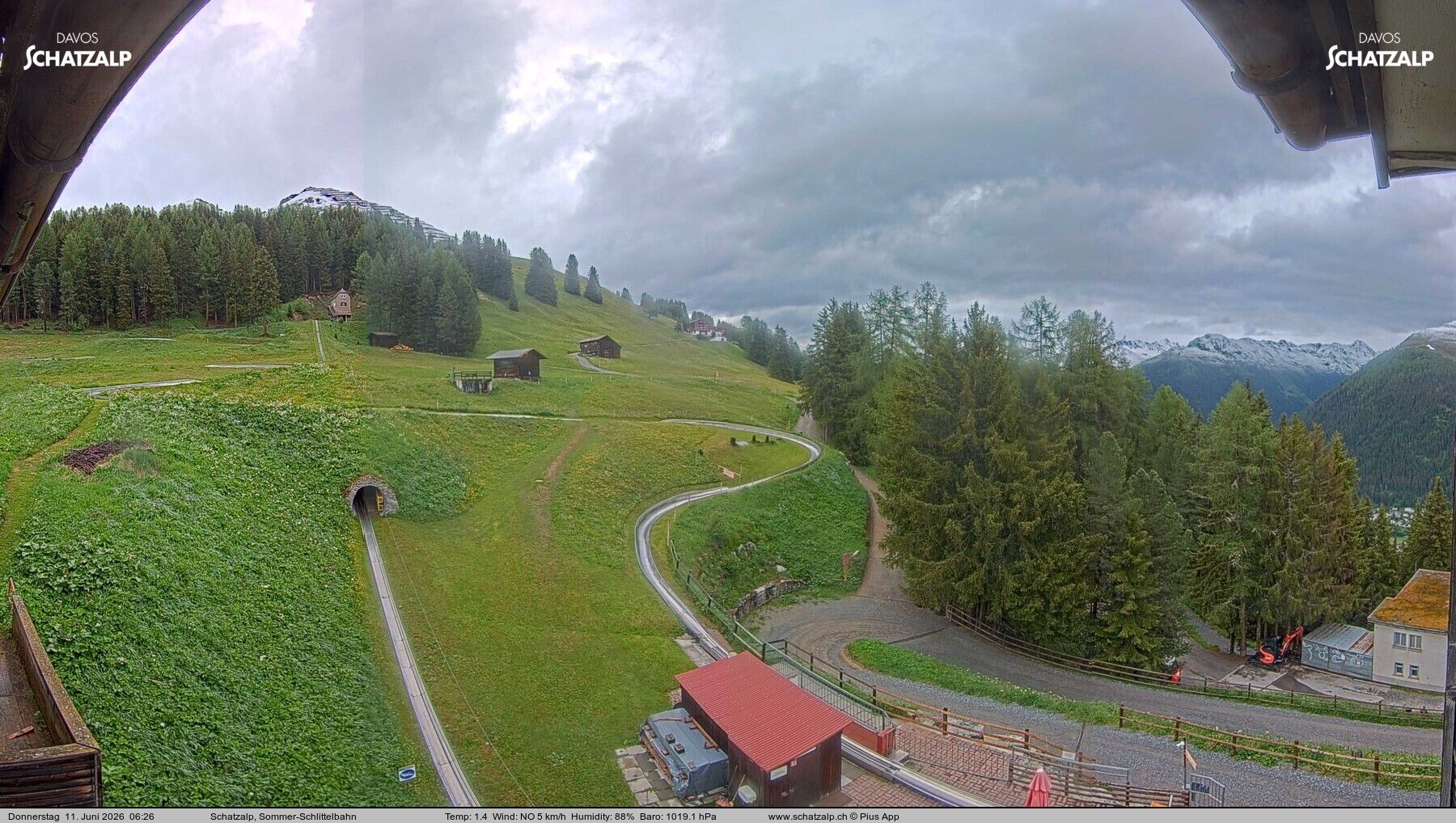Davos: Sommer-Schlittelbahn, Blick zur Strelaalp