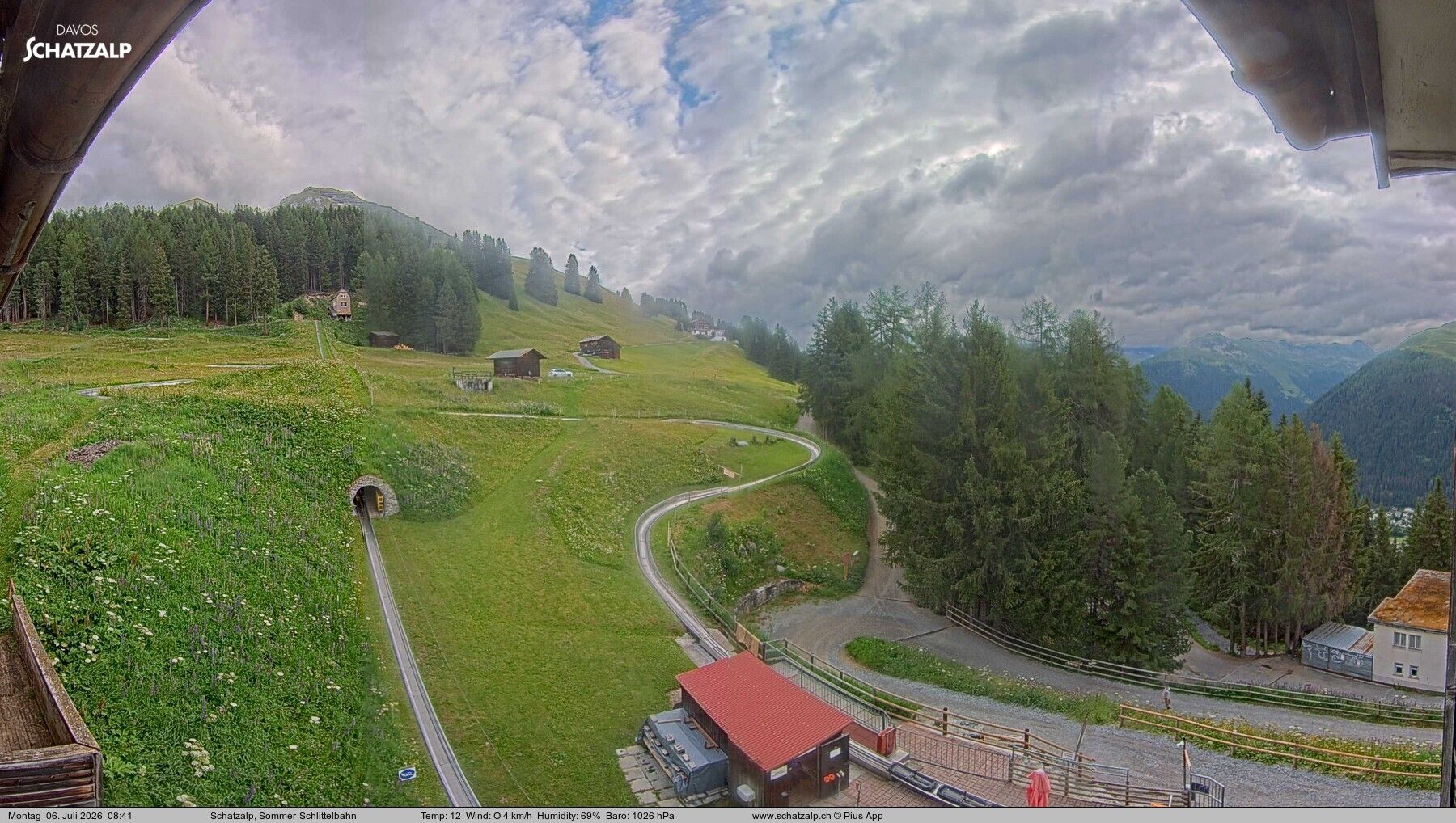Davos: Sommer-Schlittelbahn, Blick zur Strelaalp