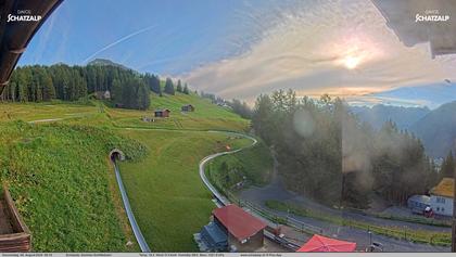 Davos: Sommer-Schlittelbahn, Blick zur Strelaalp