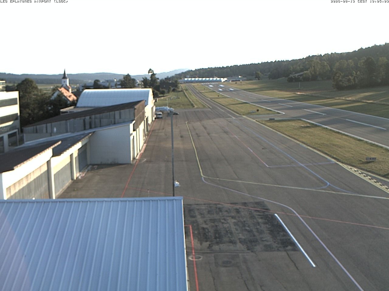 La Chaux-de-Fonds › Südwesten: Airport Les Eplatures - Temples des Éplatures