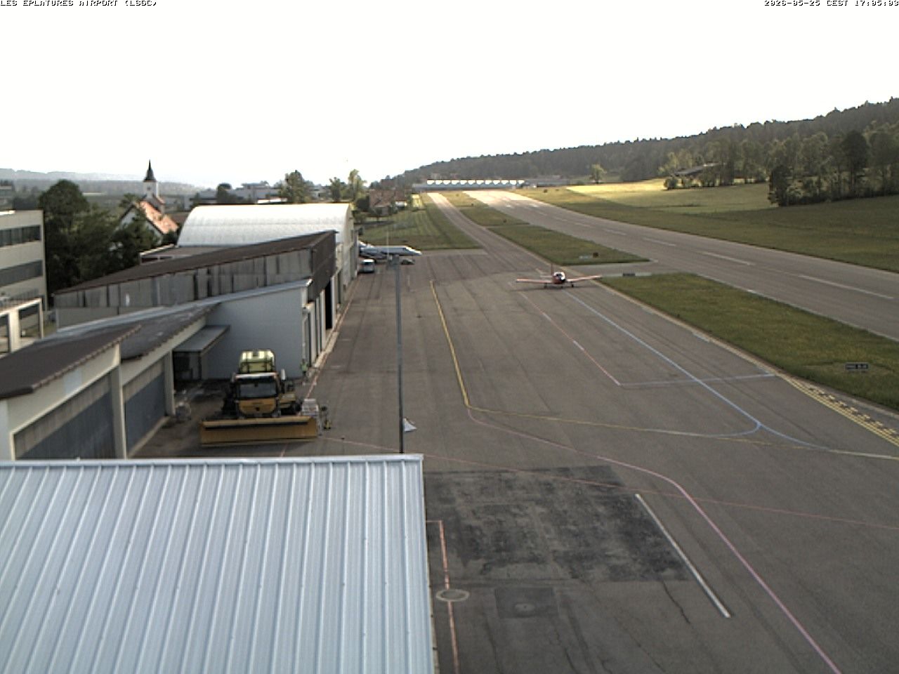 La Chaux-de-Fonds › Südwesten: Airport Les Eplatures - Temples des Éplatures