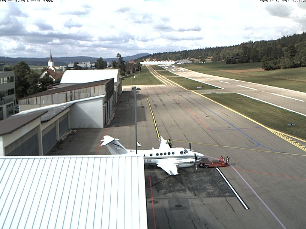 La Chaux-de-Fonds › Südwesten: Airport Les Eplatures - Temples des Éplatures