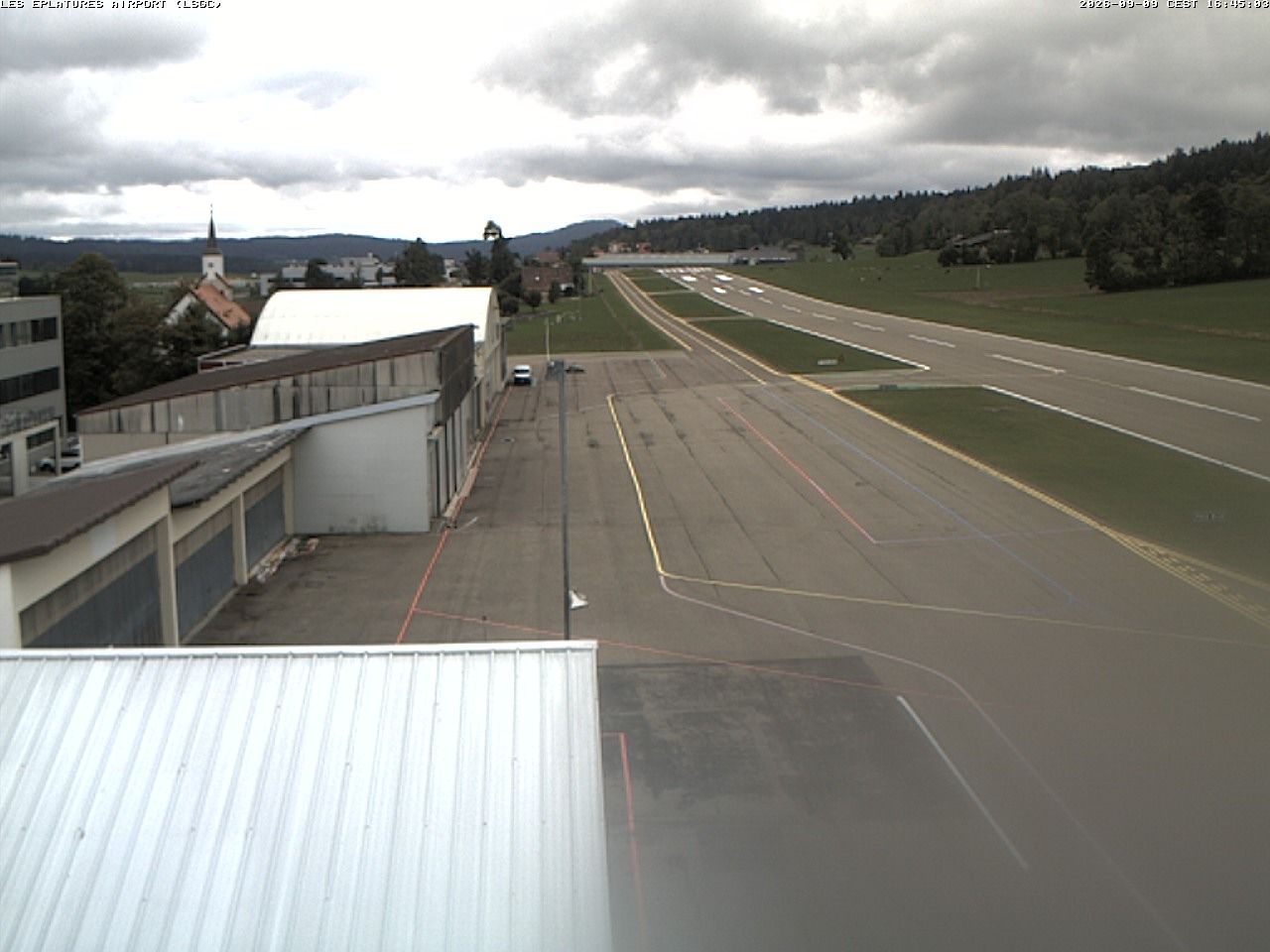 La Chaux-de-Fonds › Südwesten: Airport Les Eplatures - Temples des Éplatures