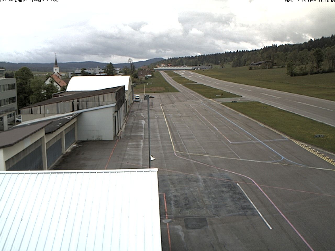 La Chaux-de-Fonds › Südwesten: Airport Les Eplatures - Temples des Éplatures
