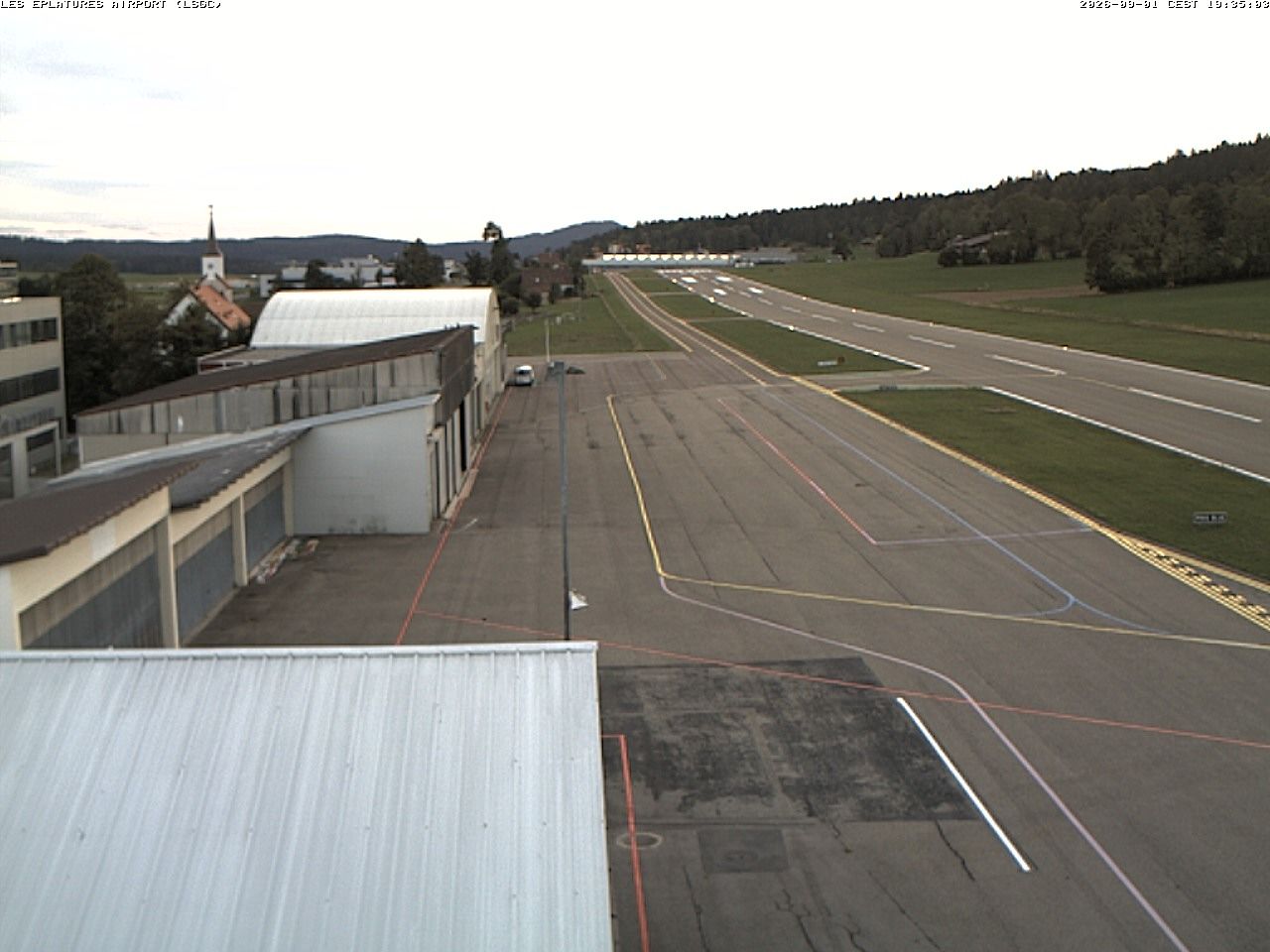 La Chaux-de-Fonds › Südwesten: Airport Les Eplatures - Temples des Éplatures