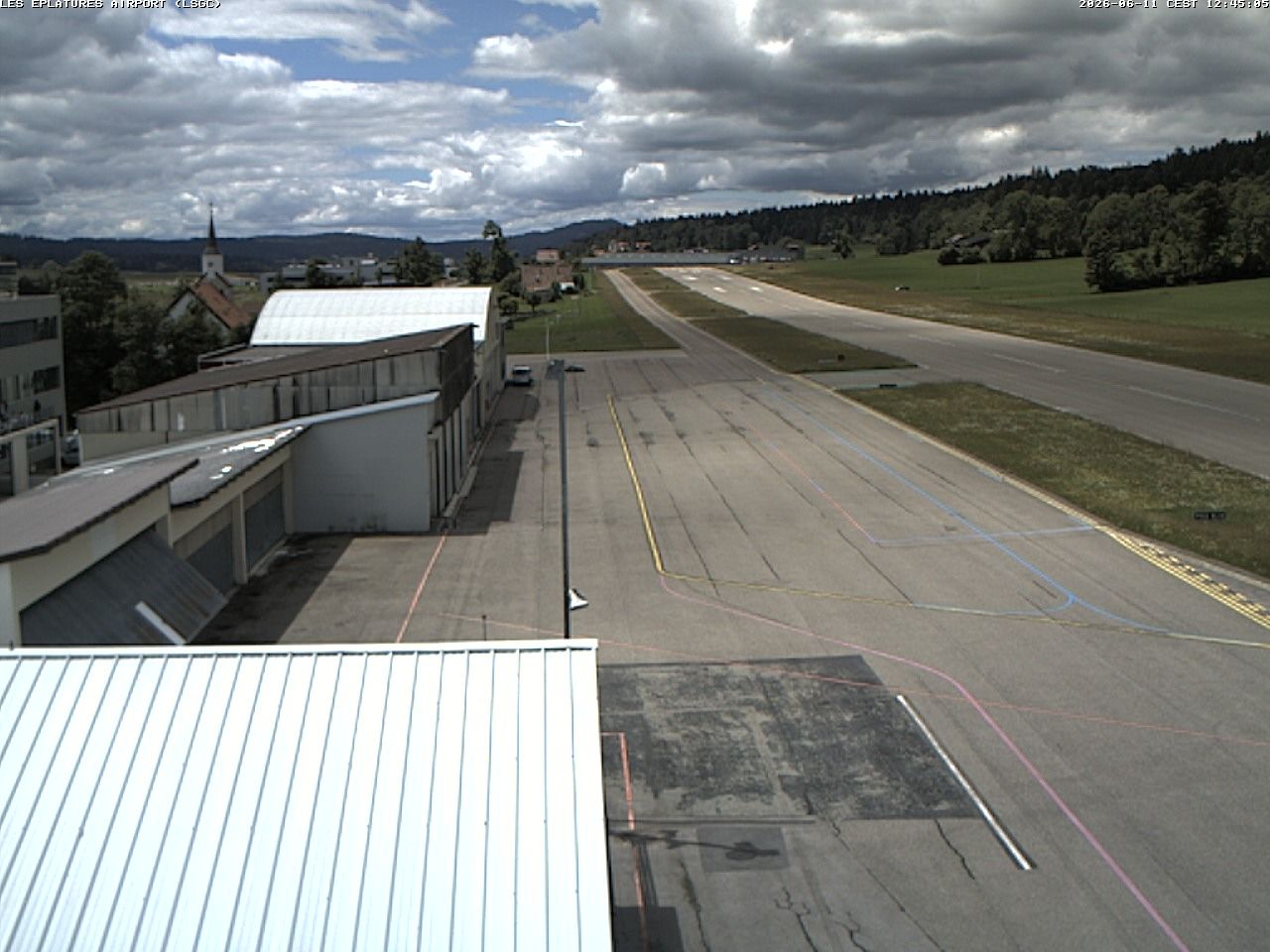 La Chaux-de-Fonds › Südwesten: Airport Les Eplatures - Temples des Éplatures
