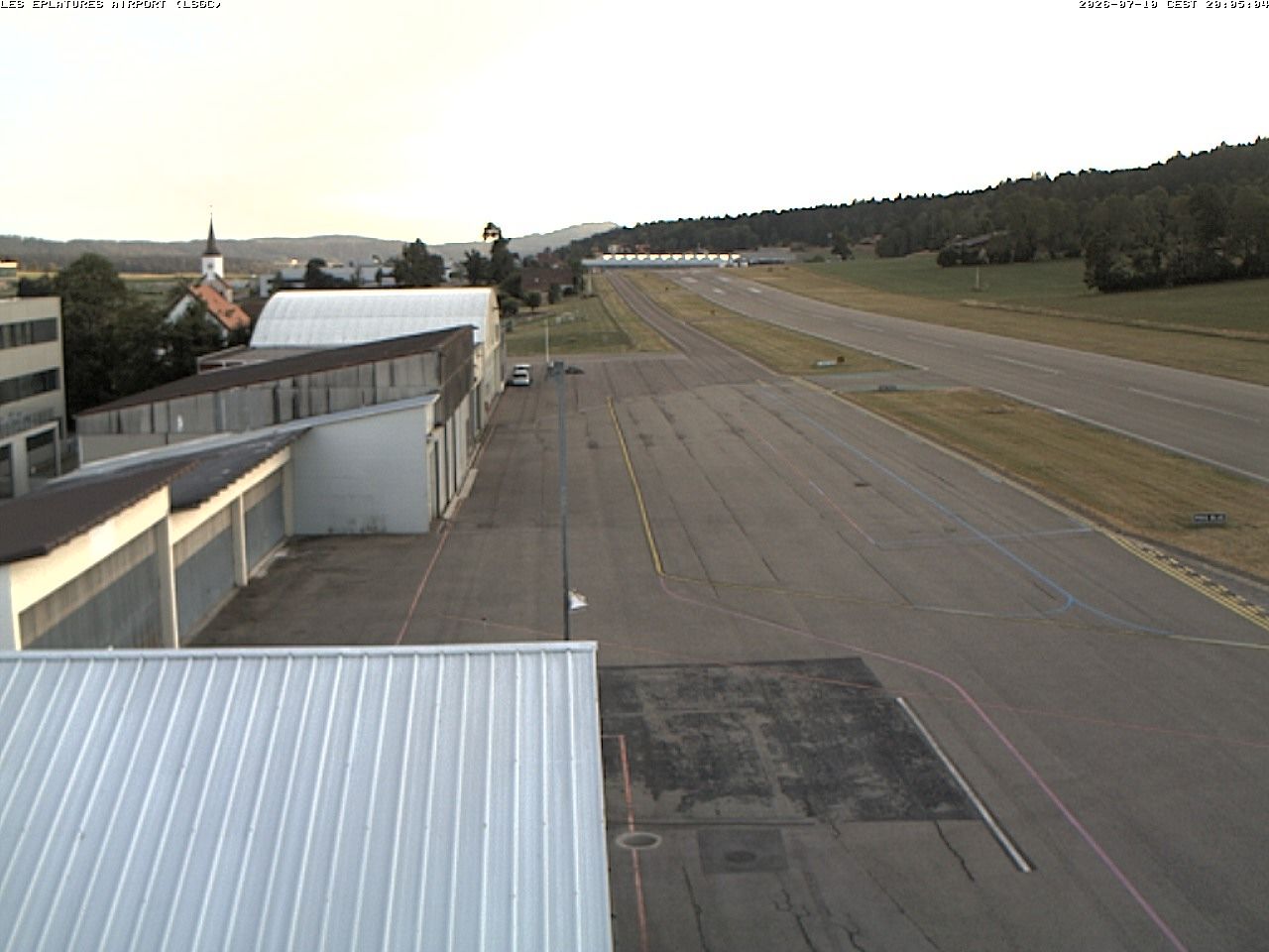 La Chaux-de-Fonds › Südwesten: Airport Les Eplatures - Temples des Éplatures