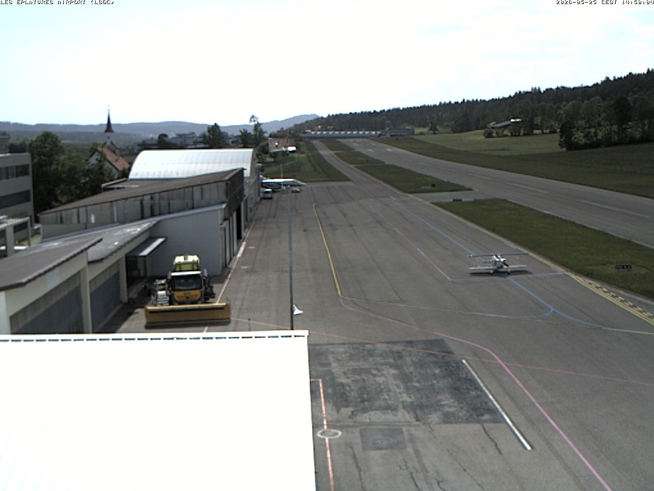 La Chaux-de-Fonds › Südwesten: Airport Les Eplatures - Temples des Éplatures