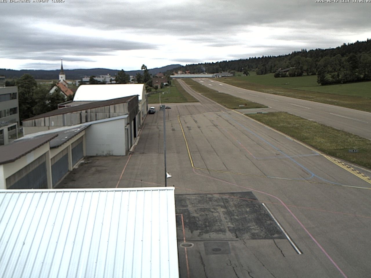 La Chaux-de-Fonds › Südwesten: Airport Les Eplatures - Temples des Éplatures