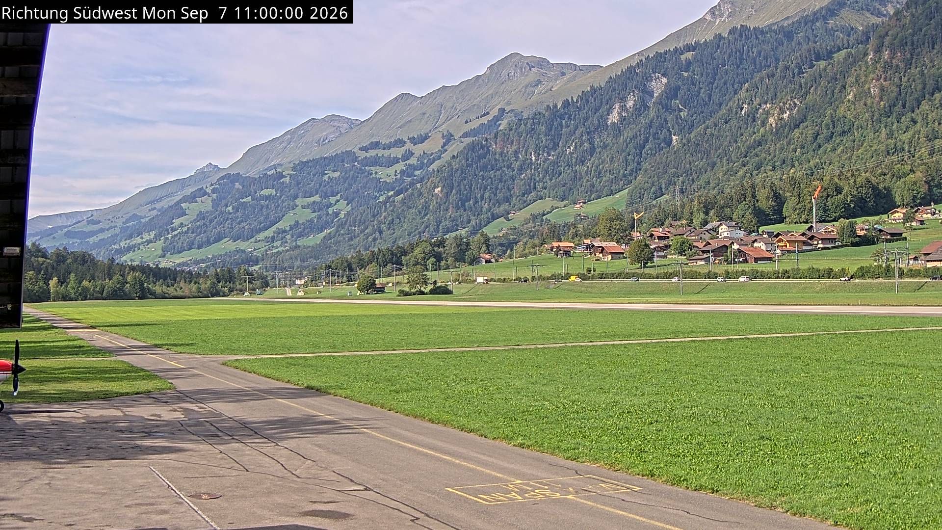 Reichenbach im Kandertal › Westen: Scenic Air Airbase - Skydive by OUTDOOR - Air Base Drop Zone - Flugplatz Reichenbach