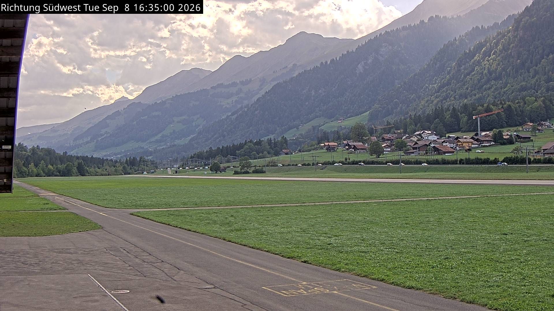 Reichenbach im Kandertal › Westen: Scenic Air Airbase - Skydive by OUTDOOR - Air Base Drop Zone - Flugplatz Reichenbach