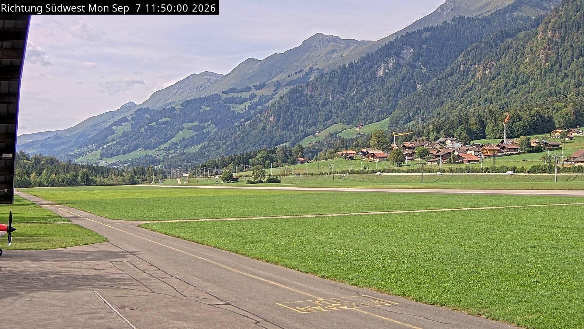 Reichenbach im Kandertal › Westen: Scenic Air Airbase - Skydive by OUTDOOR - Air Base Drop Zone - Flugplatz Reichenbach
