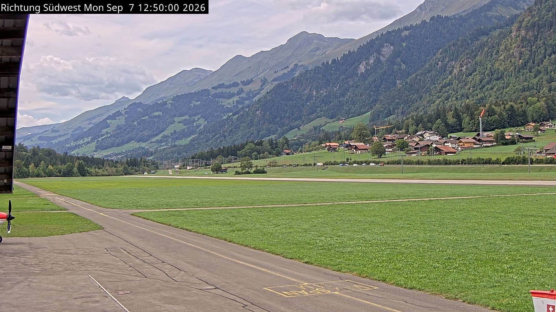 Reichenbach im Kandertal › Westen: Scenic Air Airbase - Skydive by OUTDOOR - Air Base Drop Zone - Flugplatz Reichenbach