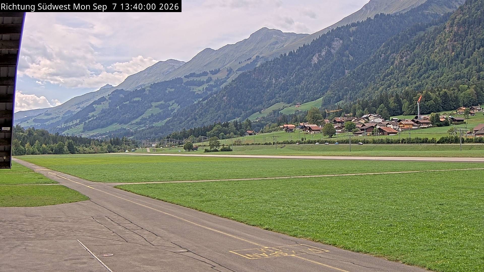 Reichenbach im Kandertal › Westen: Scenic Air Airbase - Skydive by OUTDOOR - Air Base Drop Zone - Flugplatz Reichenbach
