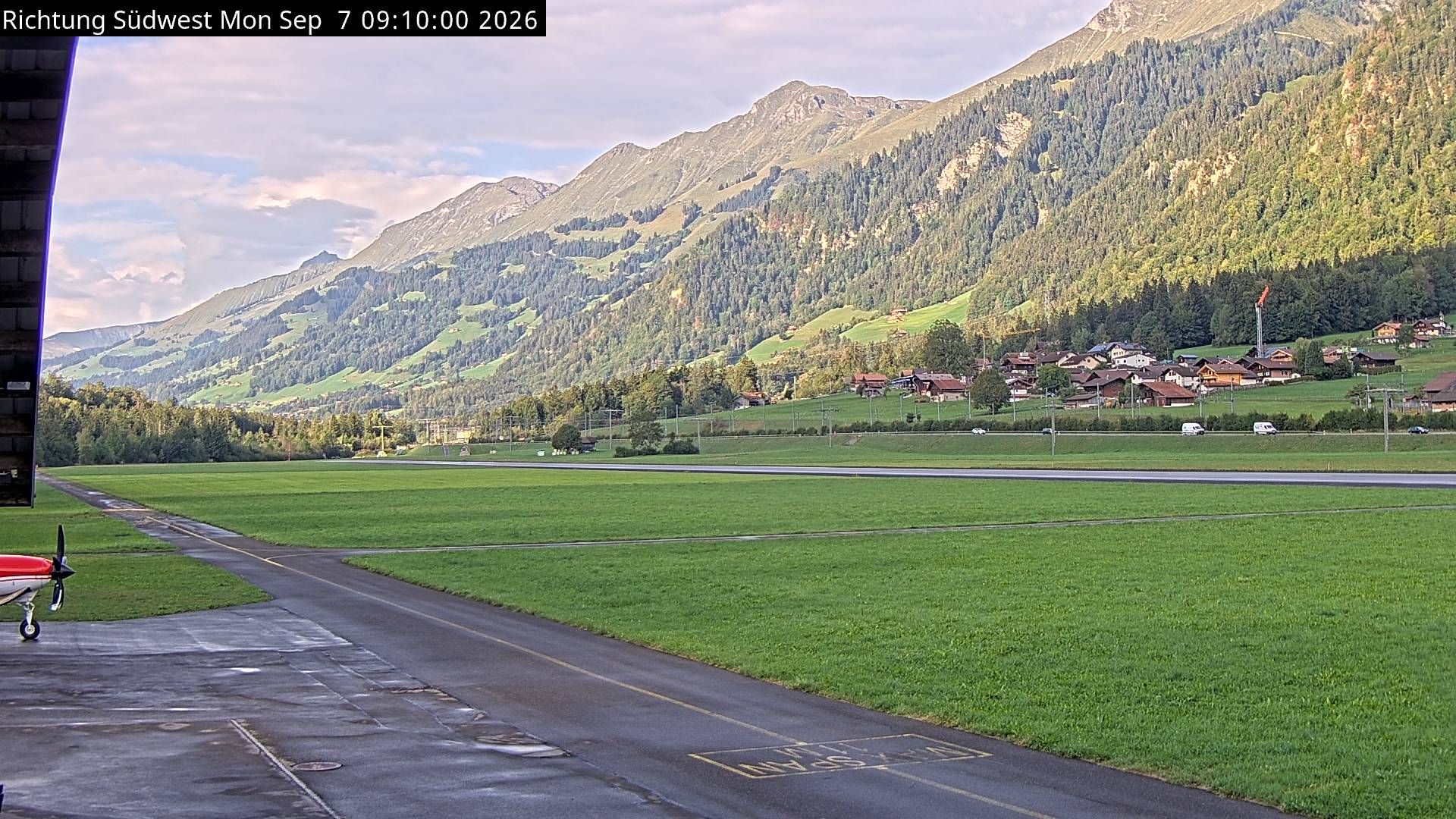 Reichenbach im Kandertal › Westen: Scenic Air Airbase - Skydive by OUTDOOR - Air Base Drop Zone - Flugplatz Reichenbach