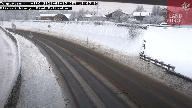 Gemeinde Stumm: B  Zillertalstraße, bei Kreisverkehr, Blickrichtung: Ried-Kaltenbach