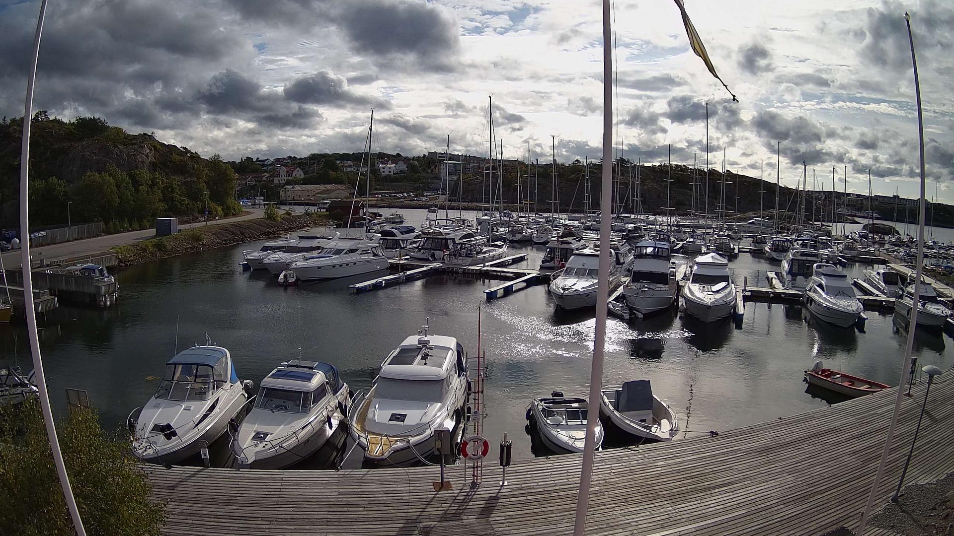 Kebal: Strömstad Marina AB (Båtförvaring, bubbelhamn,upptagning,båtplatser och service)